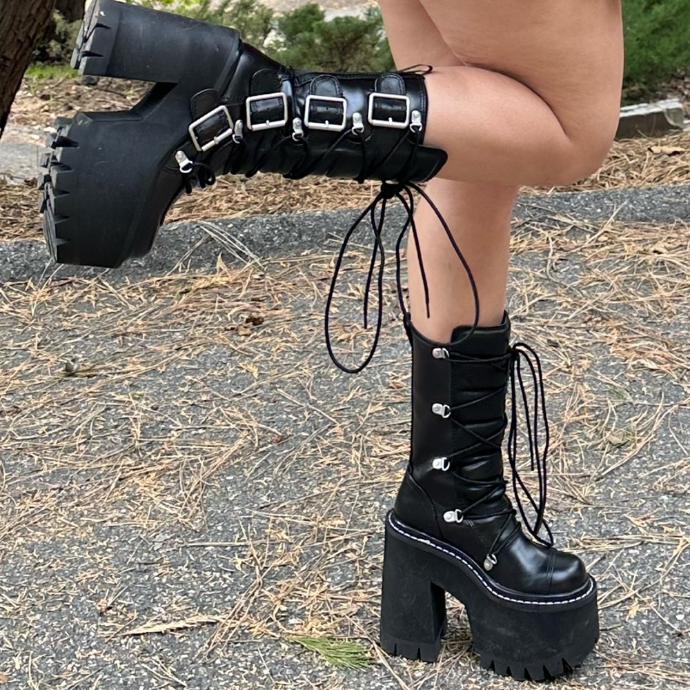 Dolls kill Platform ( NEW IN BOX )